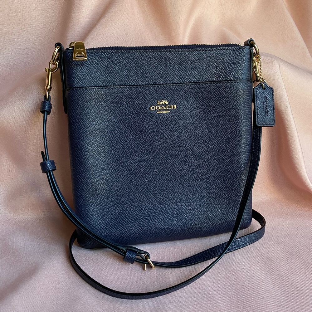 COACH NWOT KITT MESSENGER CROSSBODY IN NAVY